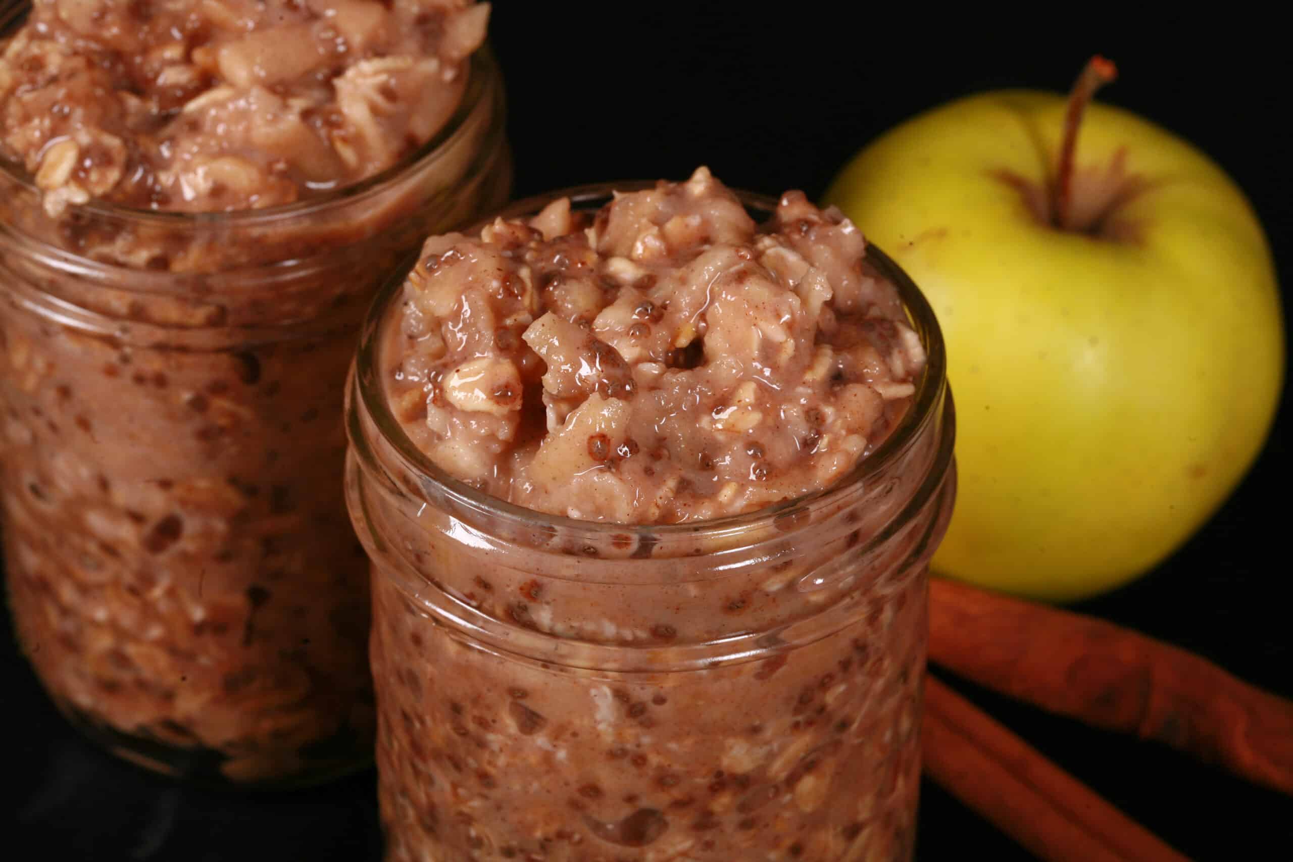 2 jars of high protein apple cinnamon overnight oats.